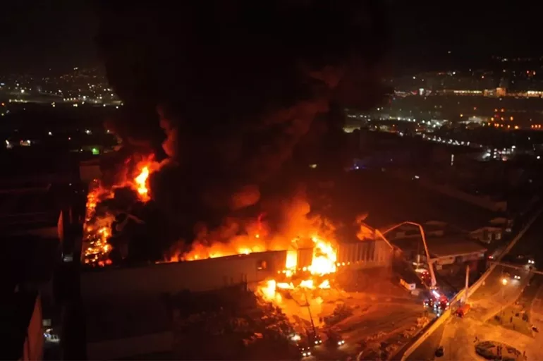 Son dakika: Bursa'da büyük yangın! Tekstil fabrikası alevler içinde