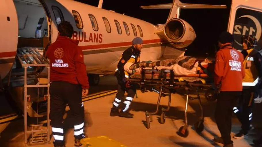 Tiyatrocu Sergen Deveci'ye ambulans uçakla sevk! İstanbul'a getirildi