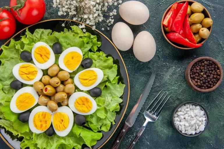 Artan pişmiş yumurta çöpe mi atılmalı? Yeniden ısıtmak, sağlığı nasıl etkiler?