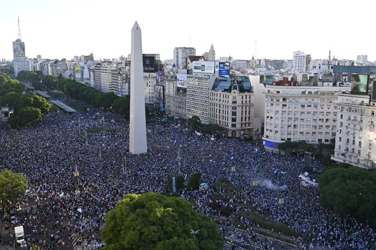 Buenos Aires'te final coşkusu! Milyonlarca taraftar Arjantin için meydanlara akın etti