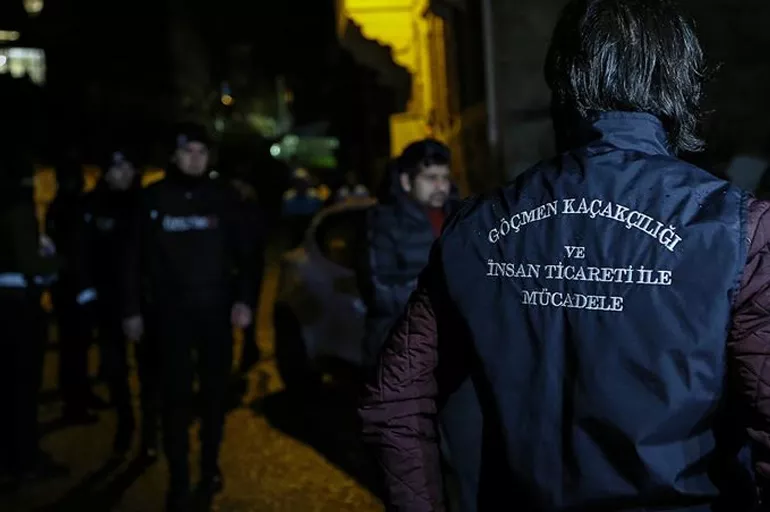 İstanbul'da düzensiz göçmen operasyonu! 3 bin 200 göçmen yakalandı