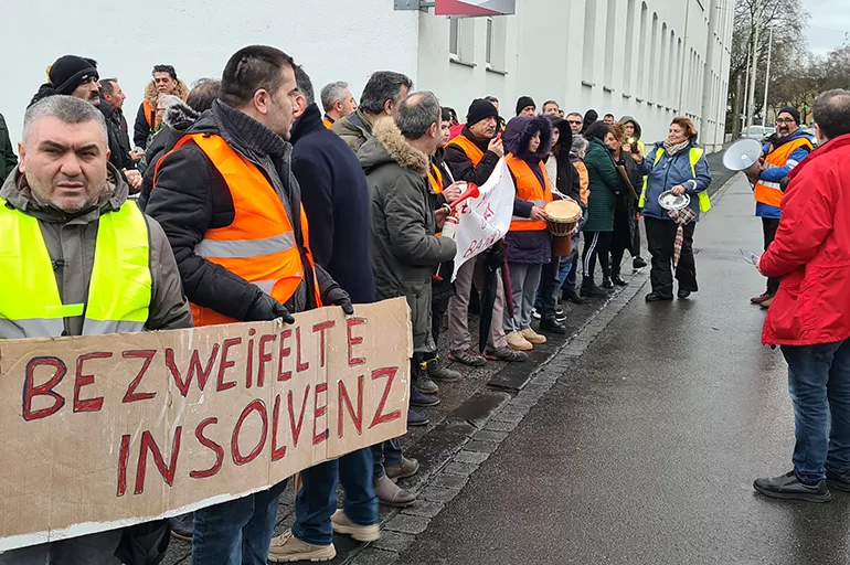 Almanya’da Türk işçileri eylemde: 30 yıllık işçiye 2,5 aylık tazminat vermek istiyorlar