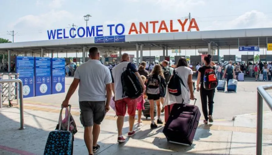 Antalya sezonu erken açtı! Ocak ayının ilk beş gününde rekor turist sayısı yüzleri güldürdü