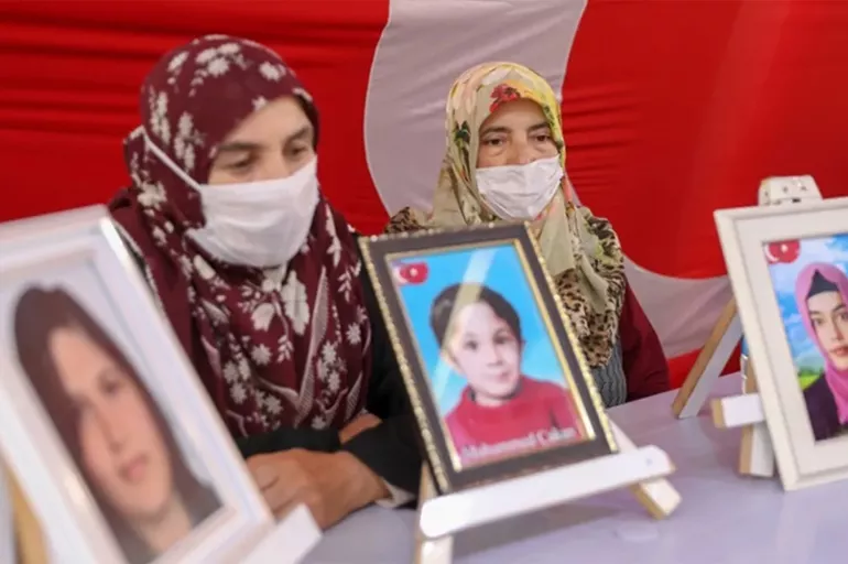 Diyarbakır anneleri bin 218 gündür evlat nöbetinde