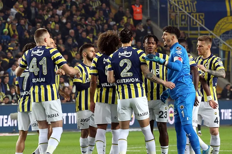 Fenerbahçe taraftarları bu haberle yıkıldı! İki yıldız isimle yollar ayrılıyor