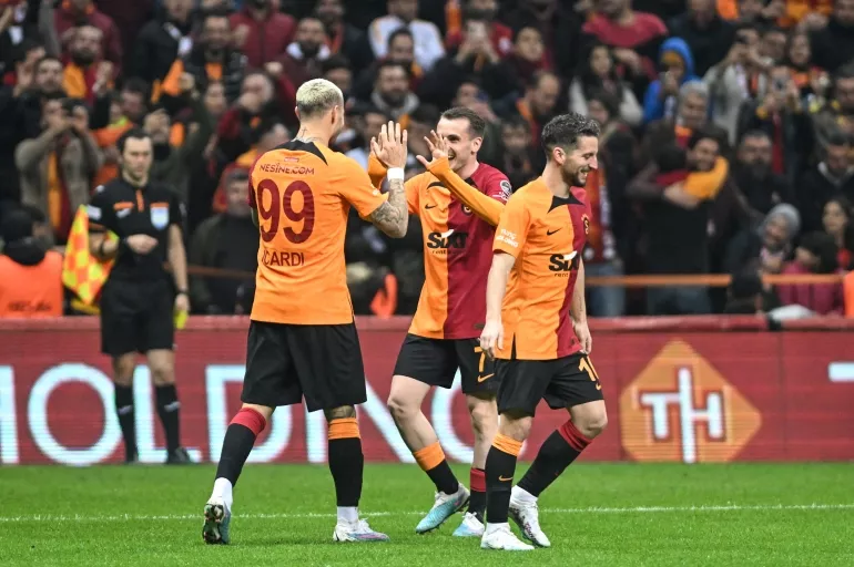 Galatasaray, Antalya engelini rahat geçti! Galibiyet serisi 9 maça çıktı