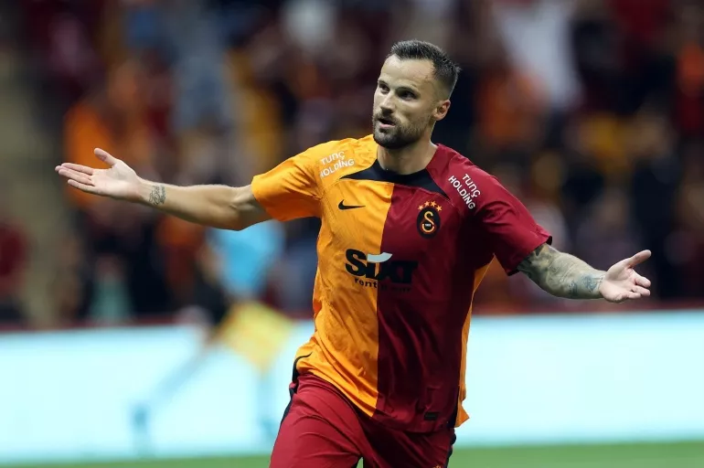 Galatasaray'da flaş ayrılık! Yıldız golcünün yeni adresi belli oldu