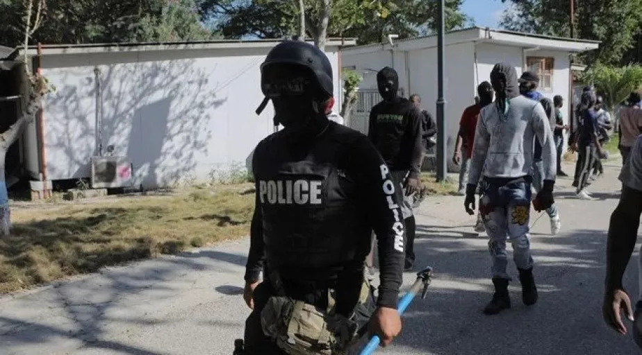 Haiti'de polisler Başbakan Henry'nin evine saldırdı! Molotof kokteyli attılar