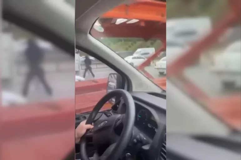 İstanbul'da dehşet anları! TIR şoförüne çekiçle saldırdı