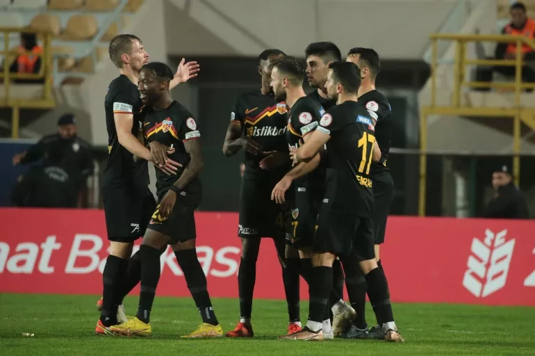 Kayserispor, Antalyaspor'u rahat geçti kupada çeyrek finale yükseldi