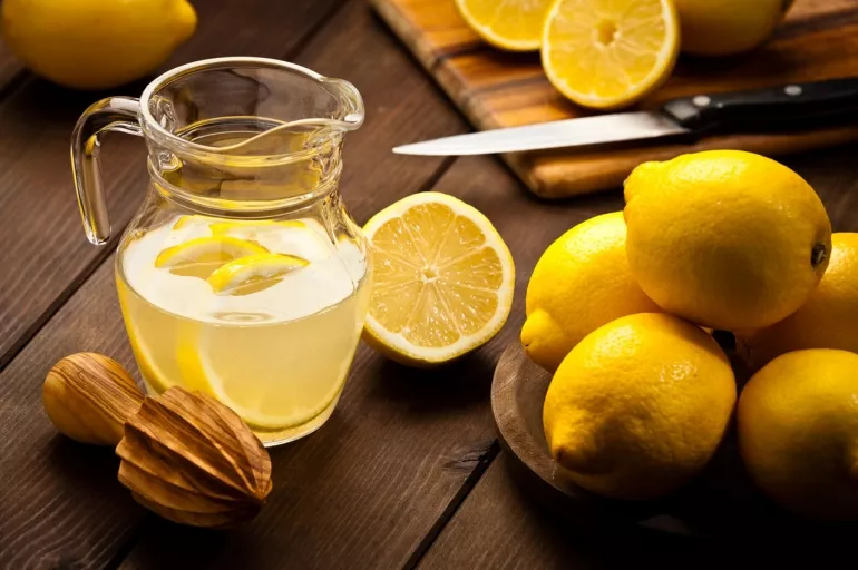 Limonlu su zayıflatır mı? Yağ yakmaya yardımcı oluyor mu?