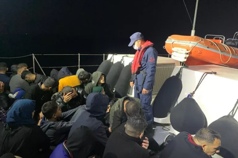 Yunanistan ölüme itti, Türkiye kurtardı! 23 göçmen karaya çıkarıldı