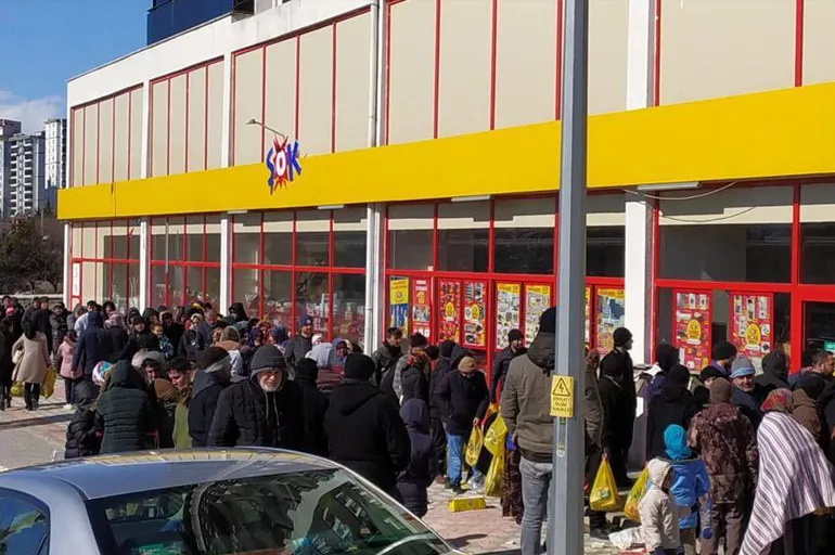 A101, BİM ve Migros'tan aynı hassasiyeti bekliyoruz! ŞOK marketler deprem bölgesindeki mağazalarını halka açtı