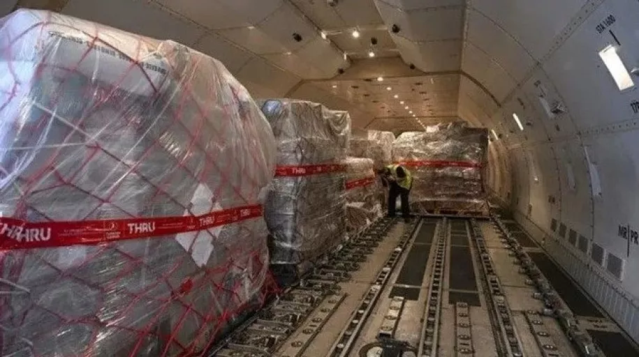 ABD'li Türklerden depremzedeler için 60 tonluk yardım