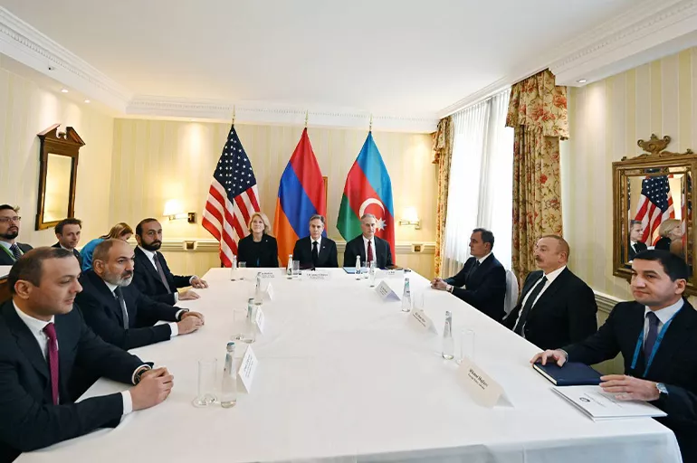 Aliyev ve Paşinyan Münih'te ABD Dışişleri Bakanı ile bir araya geldi