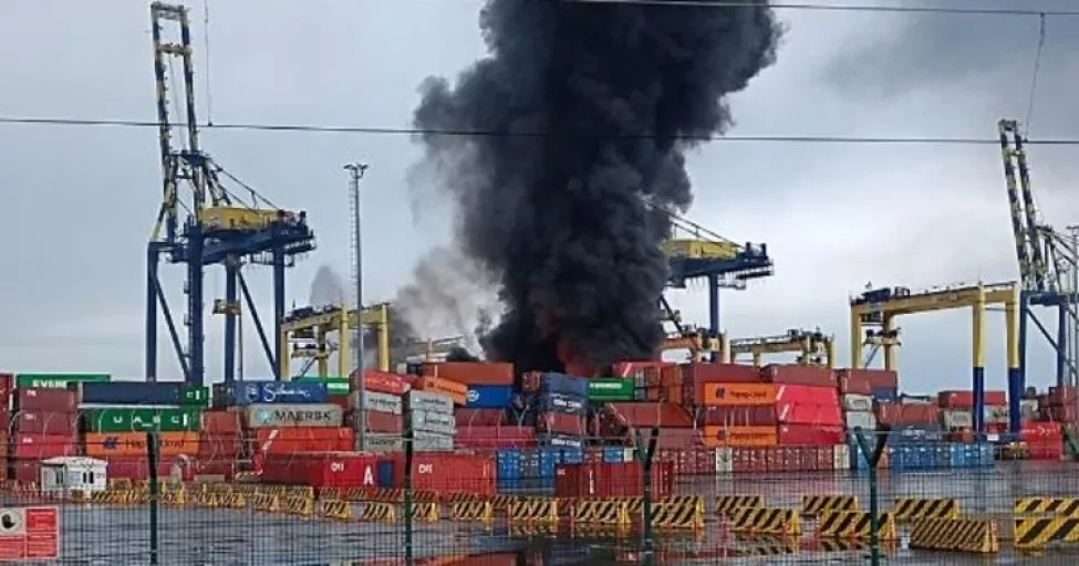 Deprem sonrası İskenderun Limanı'nda korkutan yangın! Ekipler müdahale ediyor