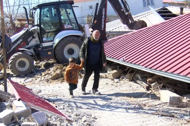 Depremin vurduğu Kahramanmaraş'taki 55 haneli köyde 3 ev ayakta kaldı