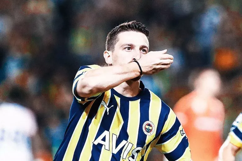 Hatay'da enkazdan çıkarılan Efe, Fenerbahçe'ye kavuştu!