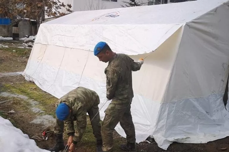 MSB afet bölgesinde! Mehmetçik 59 binden fazla çadır kurdu