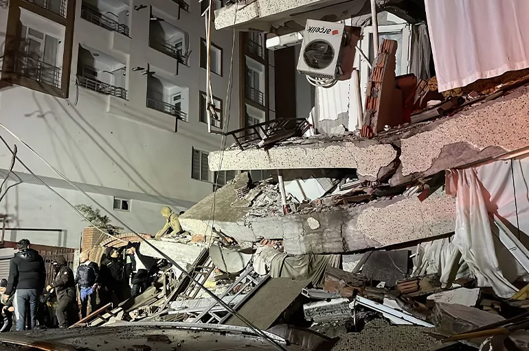 Son dakika: Gaziantep'te ağır hasarlı binalara girmek yasaklandı
