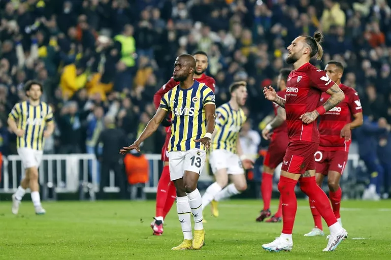 BAE'den Enner Valencia'ya çılgın teklif! Fenerbahçe'nin ikna çabaları devam ediyor