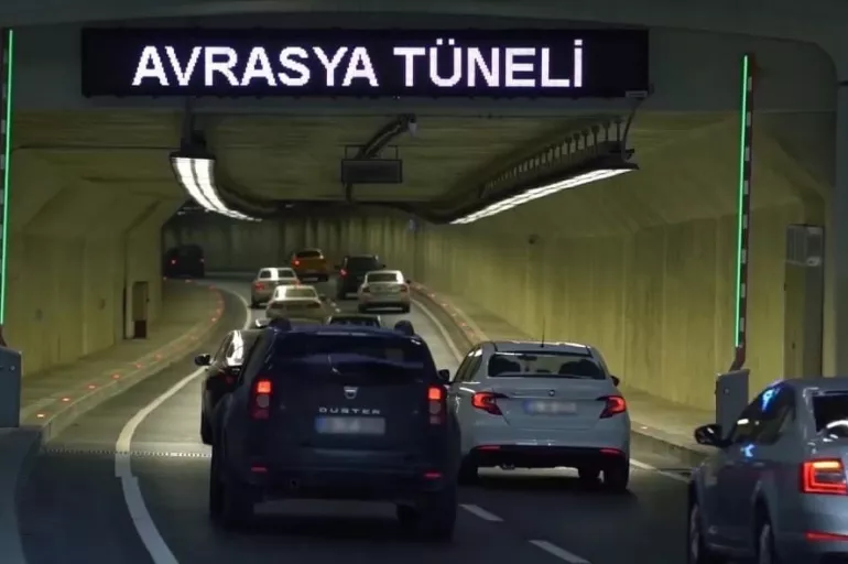Bakan Karaismailoğlu açıkladı! Avrasya Tüneli'nde yılın en yüksek günlük geçişine ulaşıldı