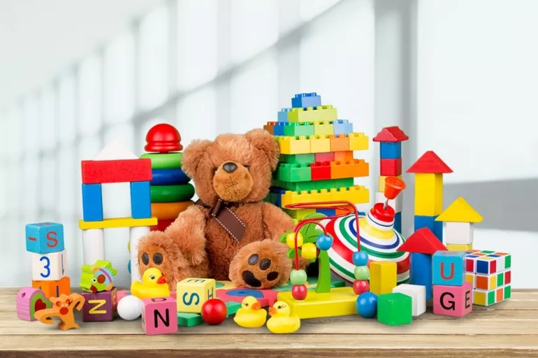 Çocukların pahalı oyuncak krizi nasıl aşılır? Anne babalar nasıl davranmalı?