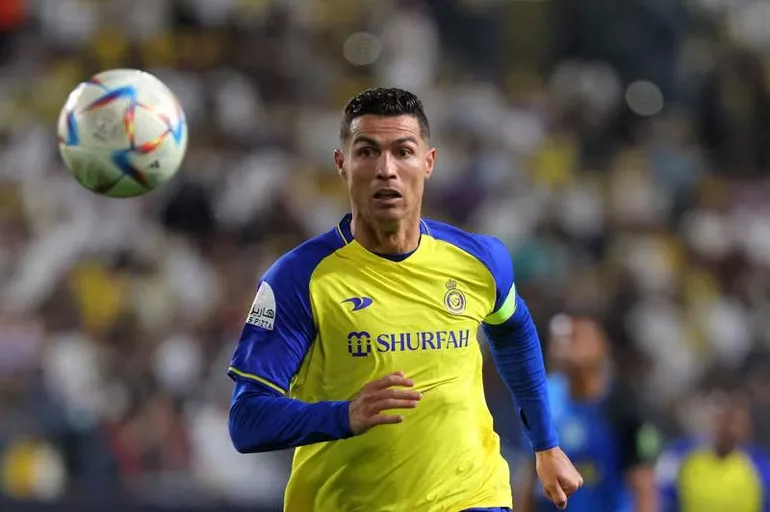 Cristiano Ronaldo'nun Arabistan'da öfkesi dinmiyor! Hakem ve hocasına sözlü saldırı! Sinirden top tekmeledi