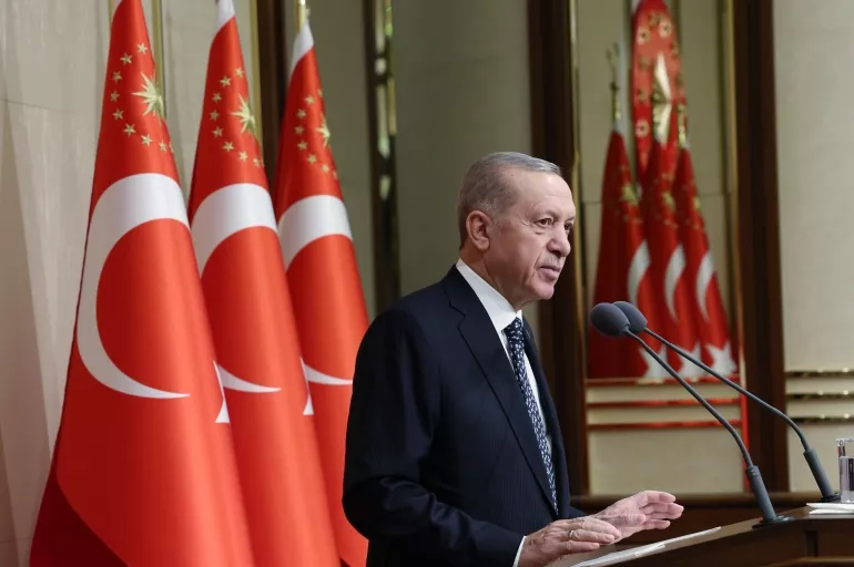 Cumhurbaşkanı Erdoğan resmen açıkladı! Milyonlarca emekliye dev müjde! Tam 2 bin lira artışla en düşük maaş 7500 TL oldu