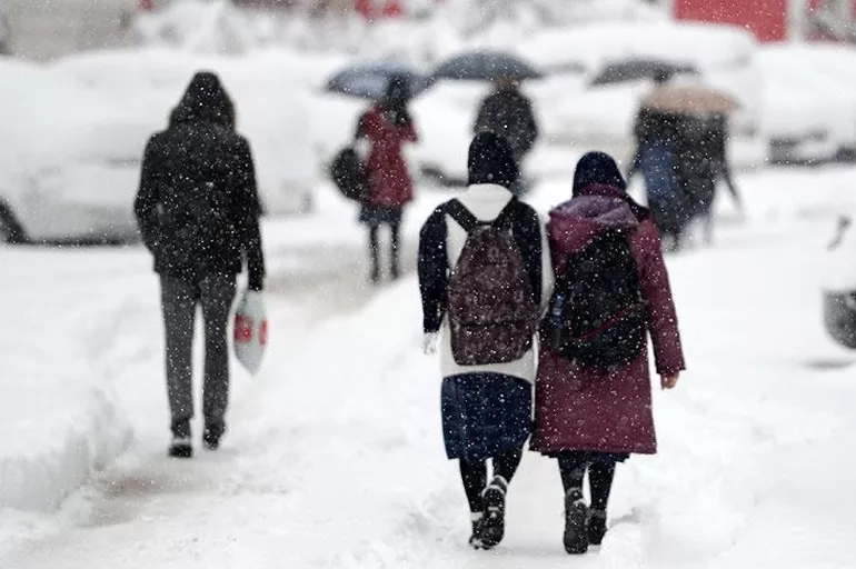 Eğitime kar engeli! Bazı kentlerde okullar tatil edildi