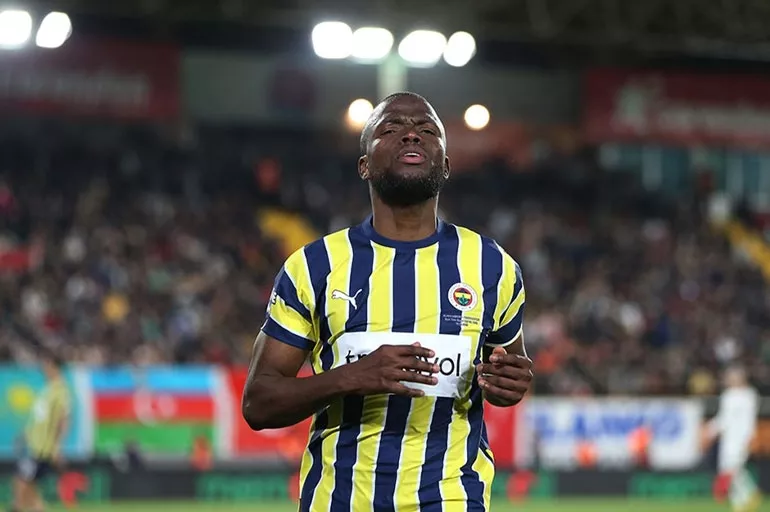 Fenerbahçe'nin yıldızı Enner Valencia tarihe geçti! Alex'in rekorunu kırdı