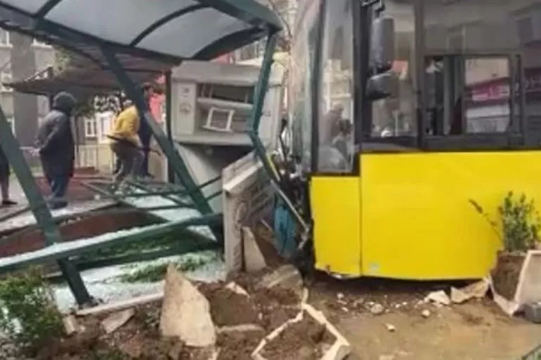 İstanbul'da halk otobüsü dehşet saçtı: Önüne geleni sürükledi