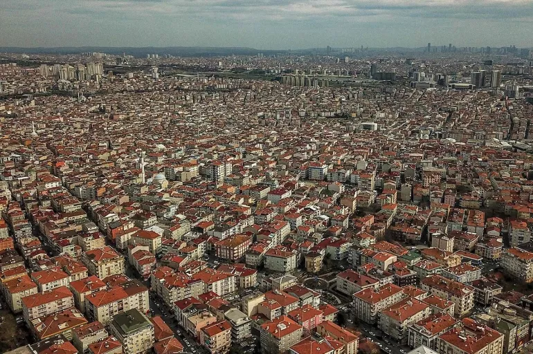 İstanbul'da Marmara'ya yakın yapılar risk altında: Hızlıca yenilenmeli