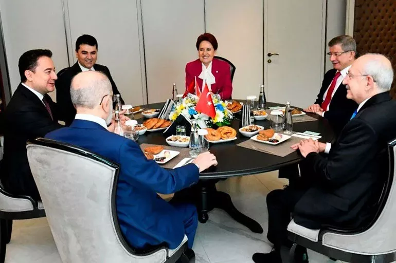 İYİ Parti Genel Başkanı Meral Akşener altılı masadan neden ayrıldı? Meral Akşener'in yerine kim oturacak?