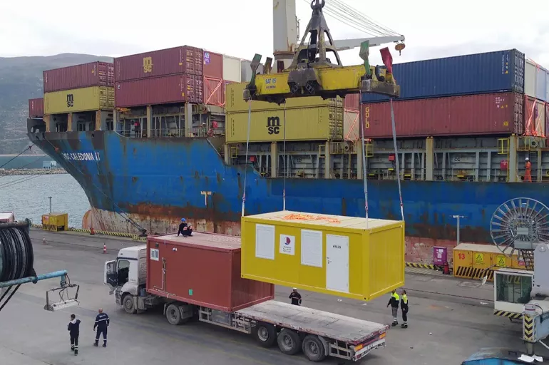 Katar'ın yardımları hız kesmiyor! İskenderun'a 522 konteyner daha geldi
