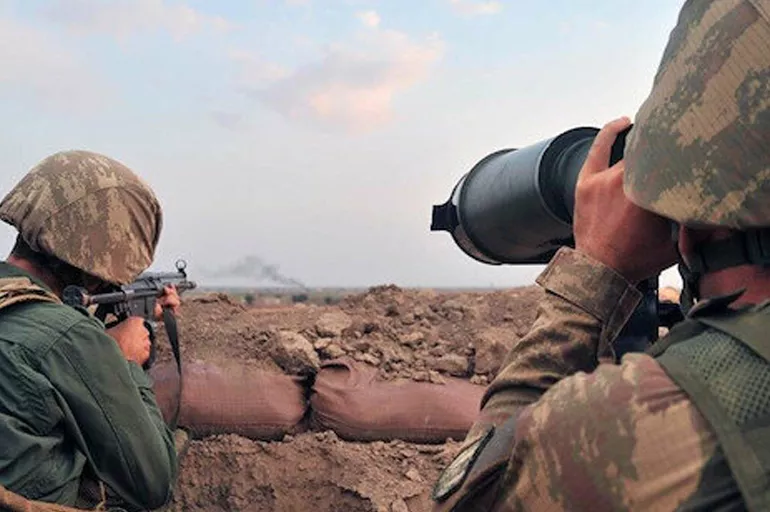 PKK'da çözülme sürüyor! Teröristler Habur'da karakola teslim oldu