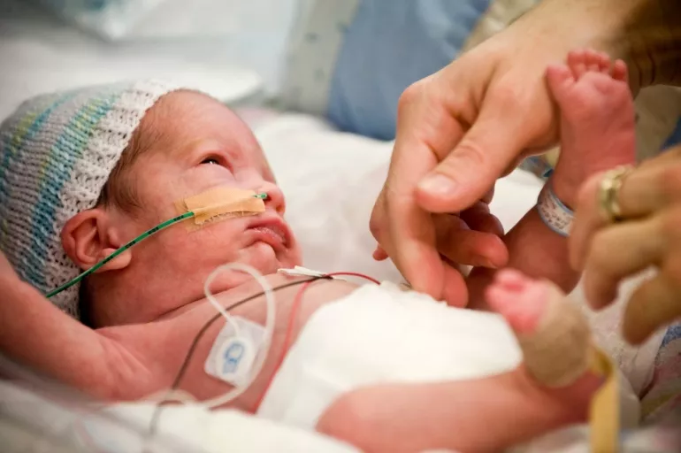 Prematüre bebekler kuvöze konulmasa ne olur? DSÖ'den şaşırtan açıklama