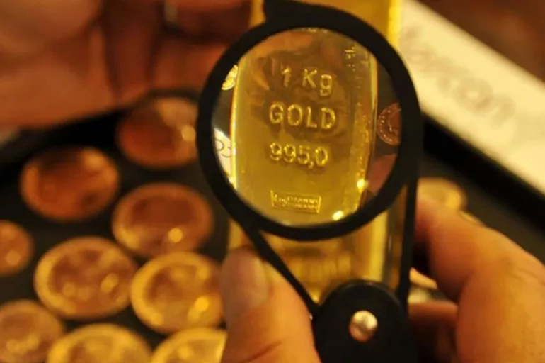 Uzman ekonomist tarih vererek gram altın için uyardı: Rekor gelecek! Bunu yapan parasını katlıyor