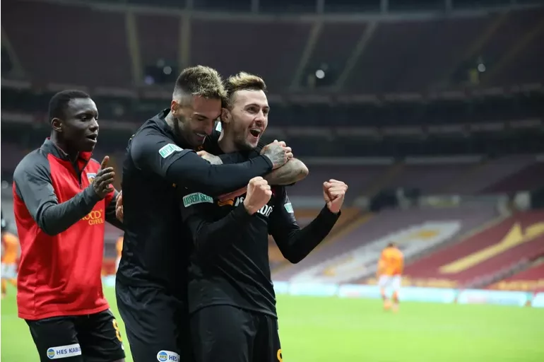 Süper Lig'de flaş ayrılık: Depremler nedeniyle ülkesine dönme kararı aldı!