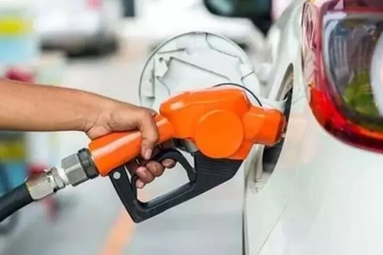Akaryakıt zam fiyatları pompaya yansıdı: İstanbul, İzmir, Ankara güncel benzin-motorin fiyatları belli oldu