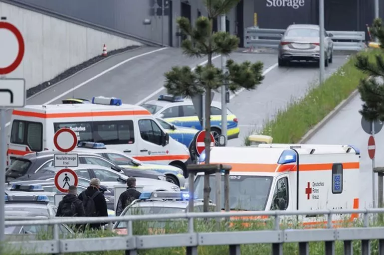 Erdoğan düşmanlığı Almanya'da can aldı! Mercedes fabrikasında silahlı saldırı: 2 ölü