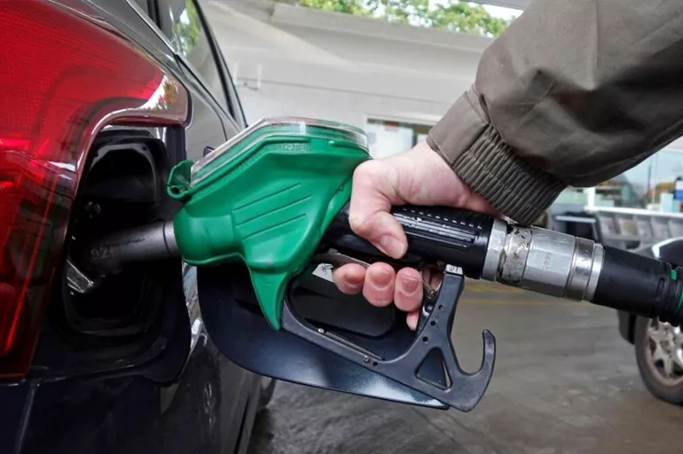 Araç sahipleri dikkat! Güncel benzin ve motorin fiyatları belli oldu! Akaryakıtta indirim var mı? 31 Mayıs benzin motorin fiyatları...