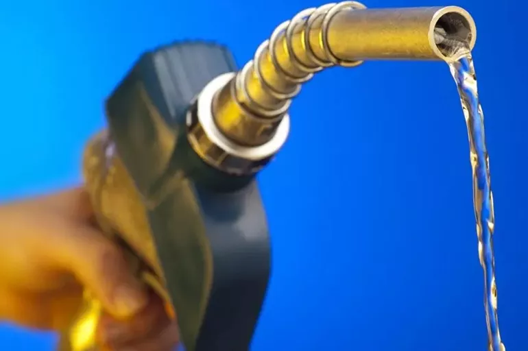 Araç sahipleri dikkatine: Bu gece yarısı akaryakıta zam geliyor: Gece yarısında sonra benzin-motorin litre fiyatı bakın kaç lira?  