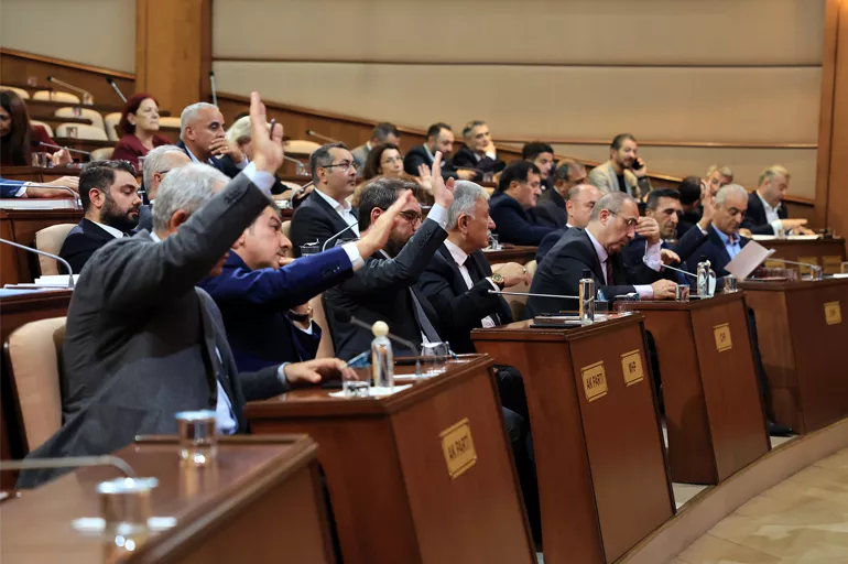 İBB Meclisi'nde Cumhurbaşkanı Erdoğan'ın zaferi sloganlarla kutlandı: İmamoğlu yine ortalarda yok!