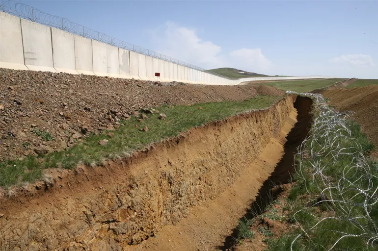 İran sınırına inşa edilen güvenlik duvarı ilerliyor: 96 kilometrelik kısım tamamlandı