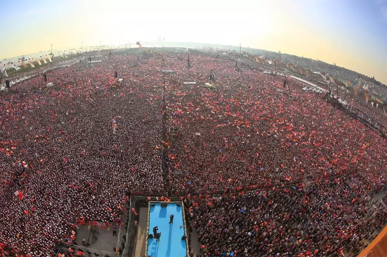 İstanbul'da tarihi miting öncesi son hazırlıklar: AK Parti İstanbul İl Başkanlığından rekor katılım için yeni hamle!
