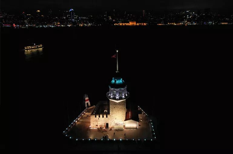 İstanbul'un incisi 'Kız Kulesi' bugün açılıyor! Işık ve ses gösterisinin ardından ziyaretçilerini ağırlayacak