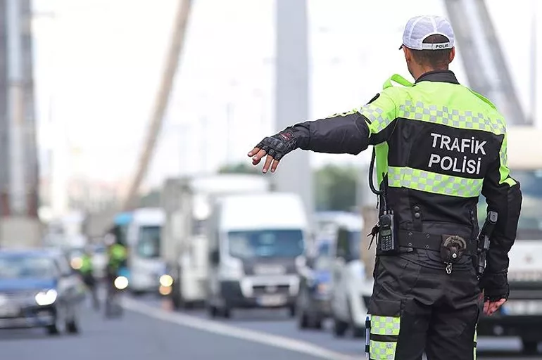 Trafikte sakın bunu yapmayın: 5 bin liralık ceza canınızı sıkabilir… E-devlette bakın aksi halde ceza alabilirsiniz