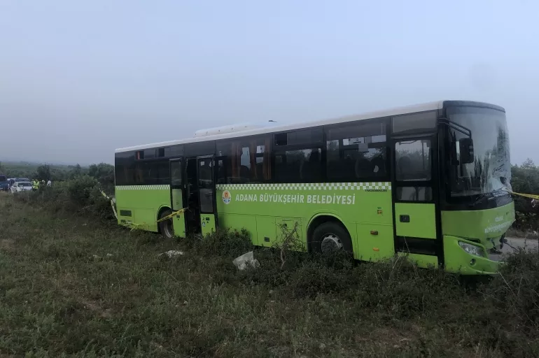 Minibüs ile belediye otobüsü çarpıştı: 3 ölü, 10 yaralı
