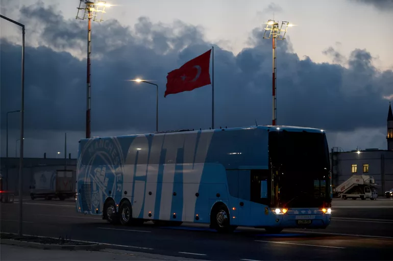 Yarım saat arayla geldiler: Inter ve Manchester City'li yıldızlar İstanbul'a indi!